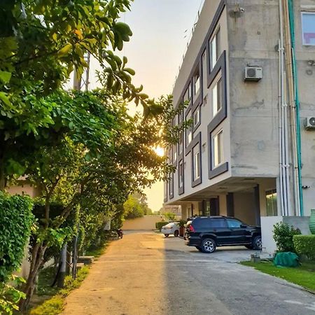 Furnished One-Bedroom Apartment For Rent Lahore Eksteriør billede